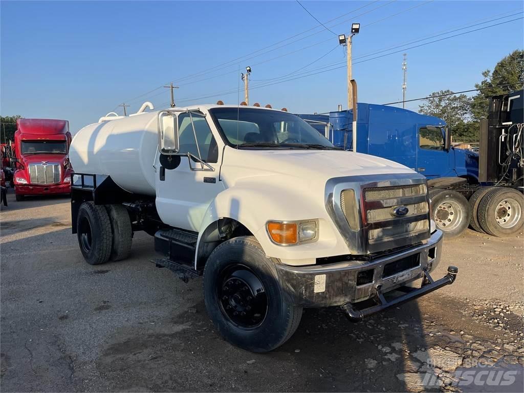 Ford F750 Motrici cisterna