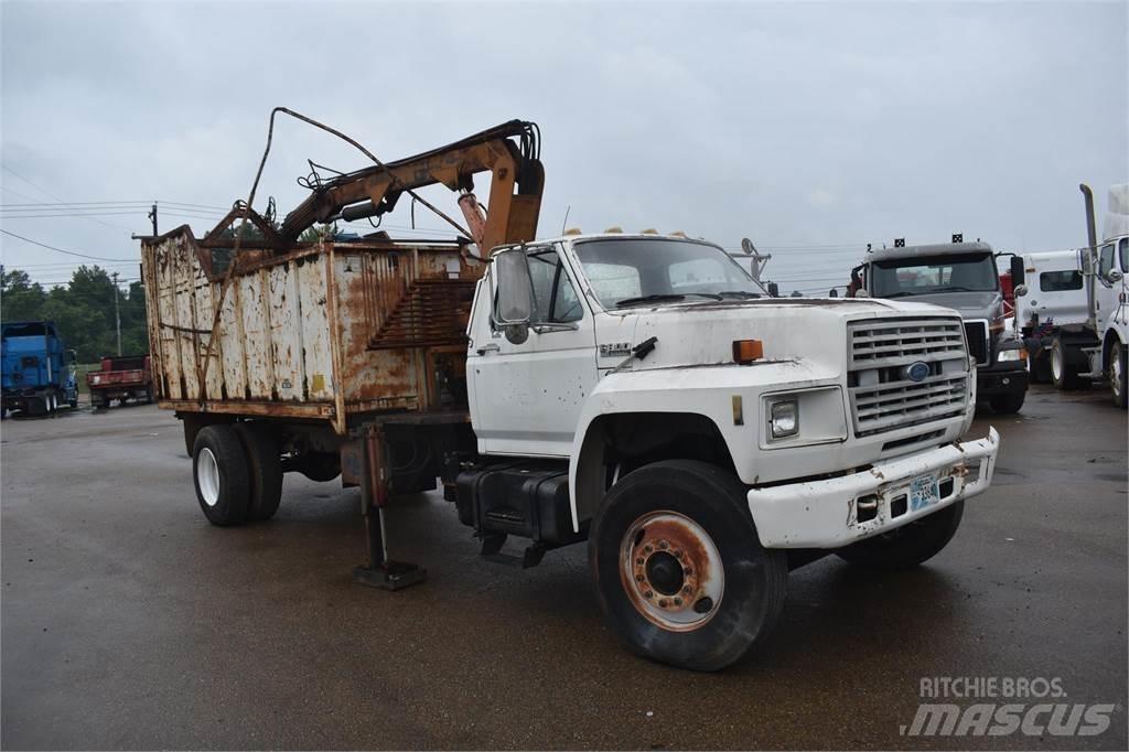 Ford F800 Camion plateau ridelle avec grue