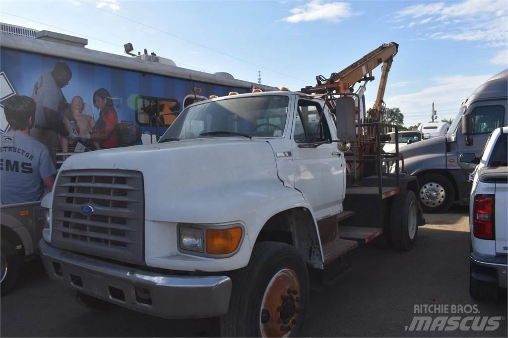 Ford F800 Camion plateau ridelle avec grue