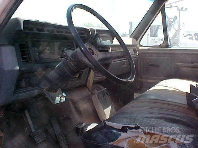Ford F800 Camions et véhicules municipaux