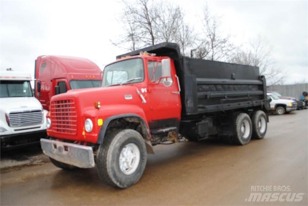 Ford L8000 Camion benne