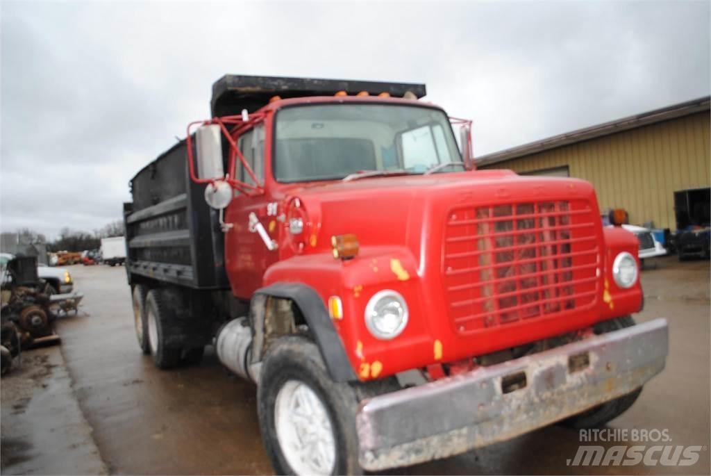 Ford L8000 Camion benne