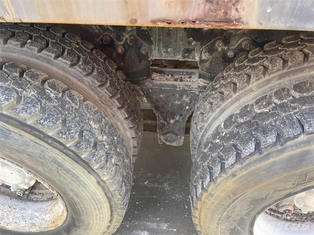Ford L8000 Camion benne