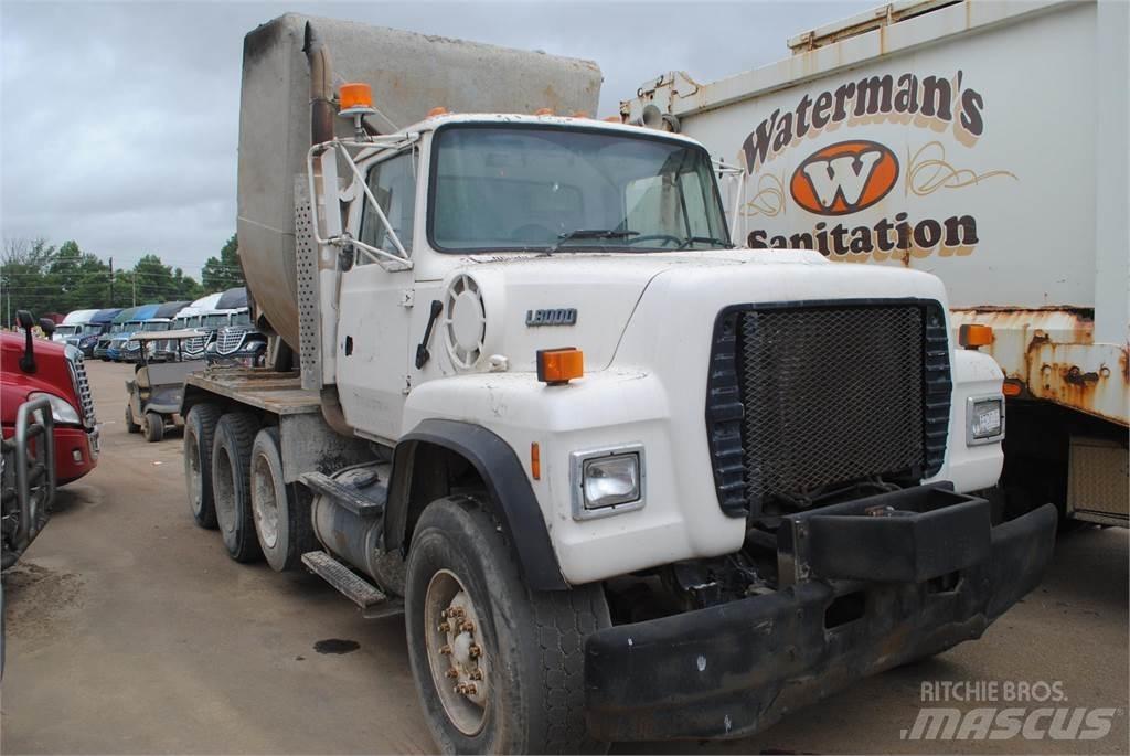 Ford L8000 Camion malaxeur