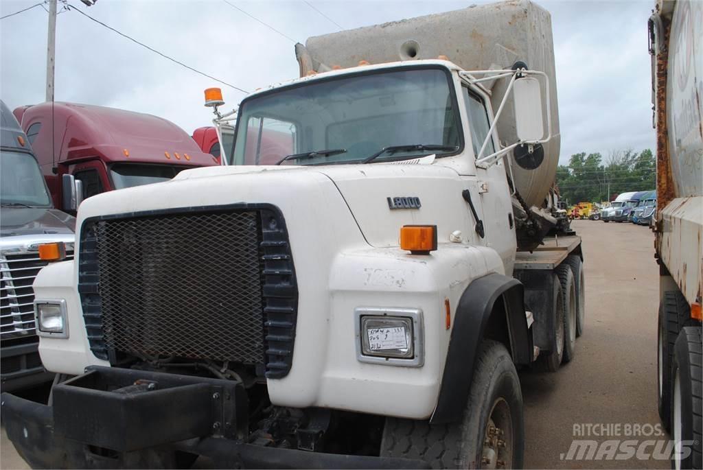 Ford L8000 Camion malaxeur