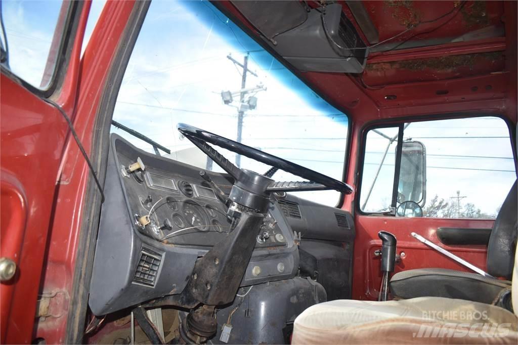 Ford L8000 Camion benne