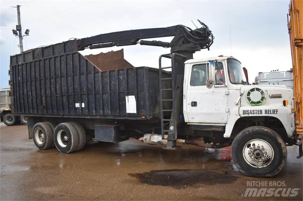 Ford L8000 Camion plateau ridelle avec grue
