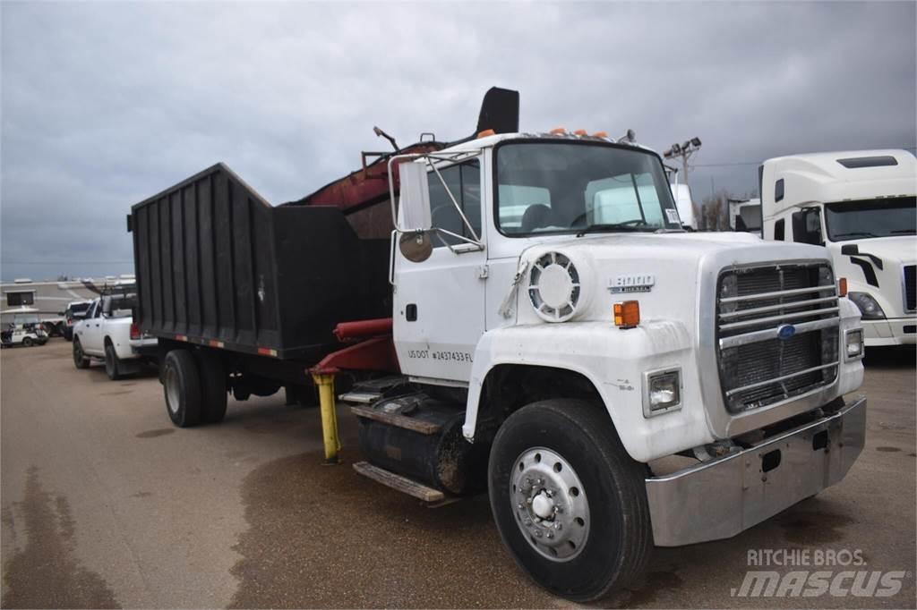 Ford L8000 Camion plateau ridelle avec grue