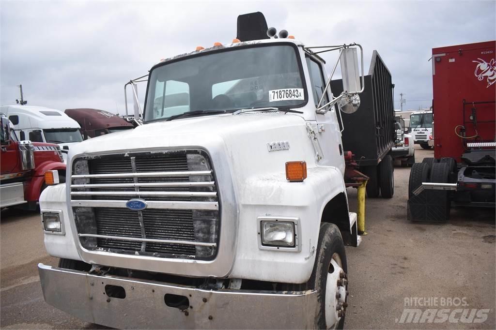Ford L8000 Camion plateau ridelle avec grue