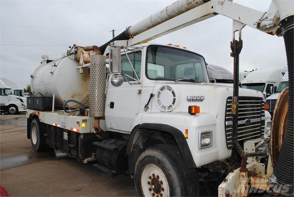 Ford L8000 Motrici cisterna