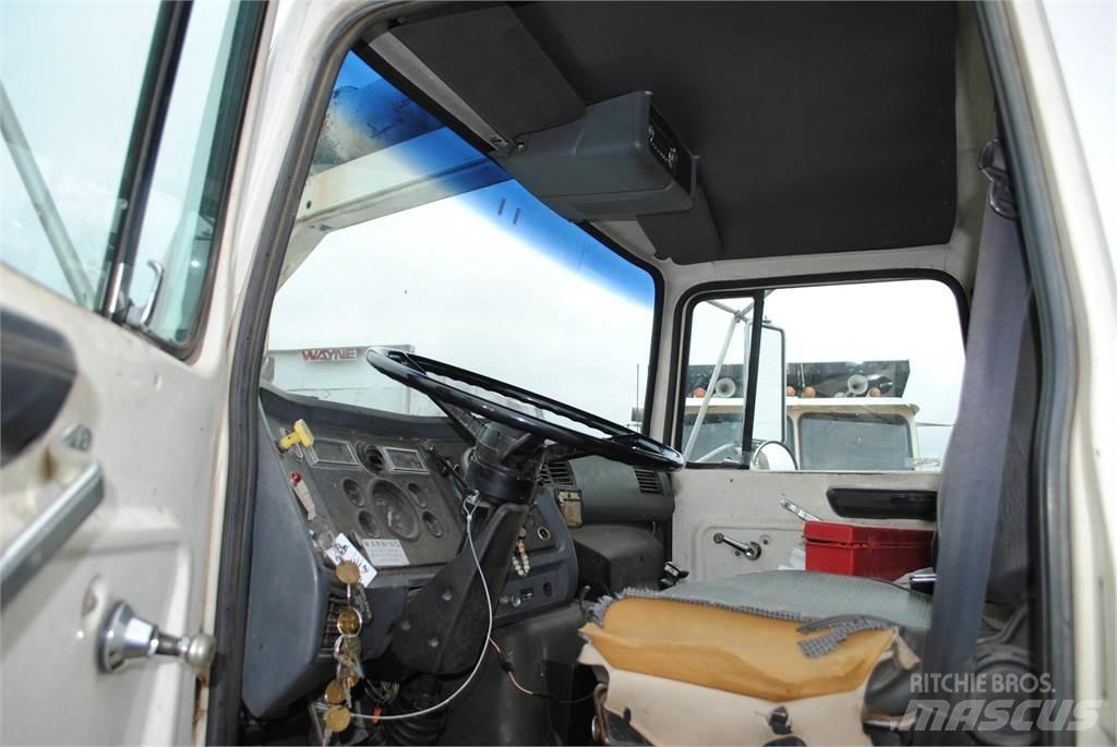 Ford L8000 Motrici cisterna