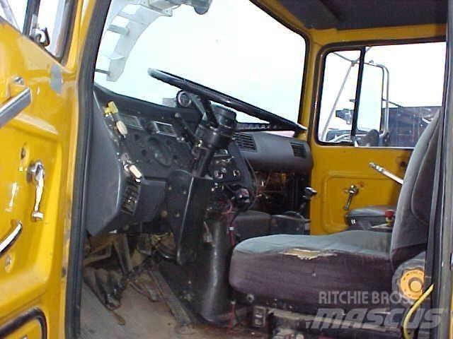 Ford L8000 Motrici cisterna