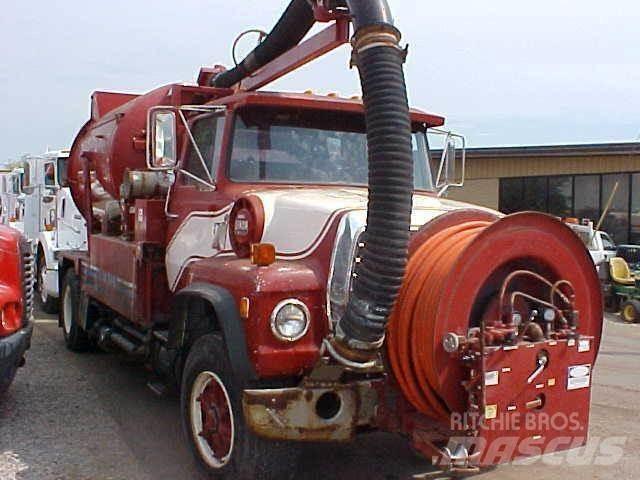 Ford L8000 Motrici cisterna