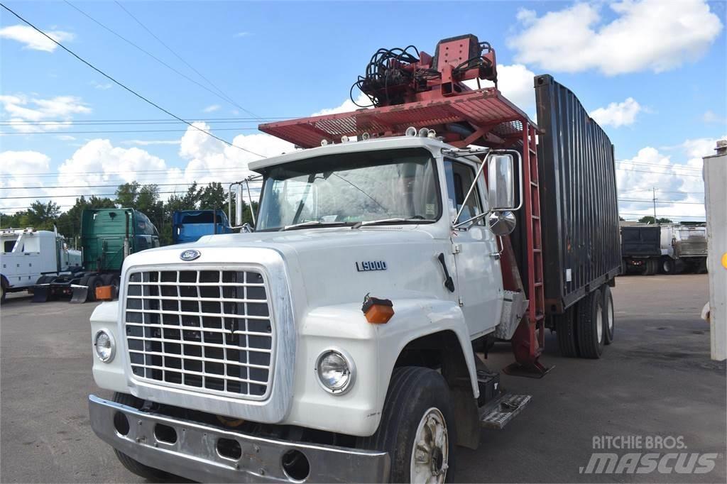 Ford L9000 Camion plateau ridelle avec grue