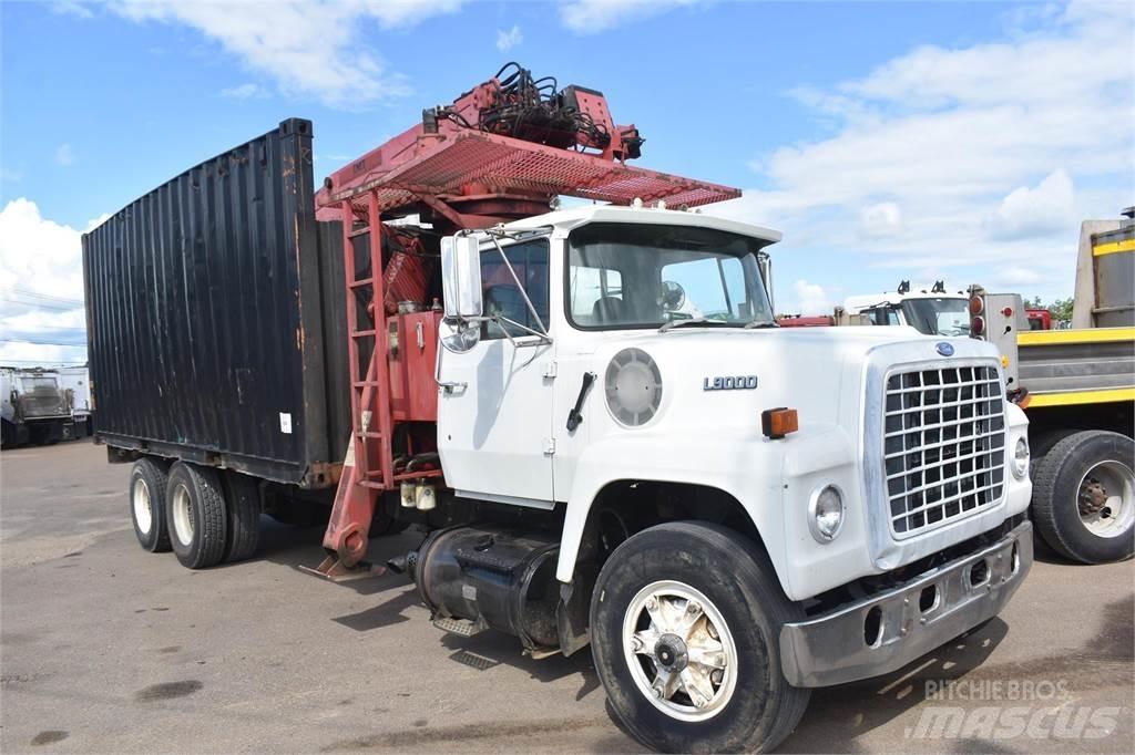 Ford L9000 Camion plateau ridelle avec grue
