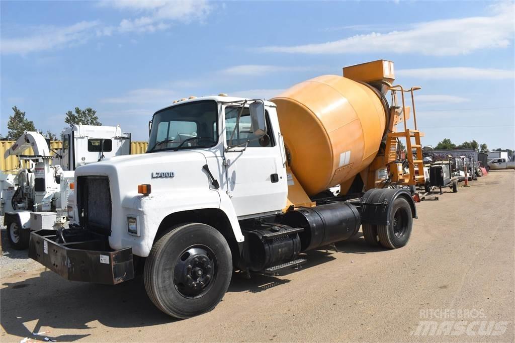 Ford LN7000 Camion malaxeur