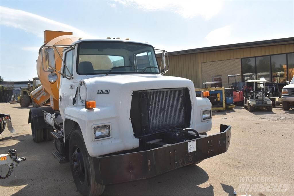 Ford LN7000 Camion malaxeur