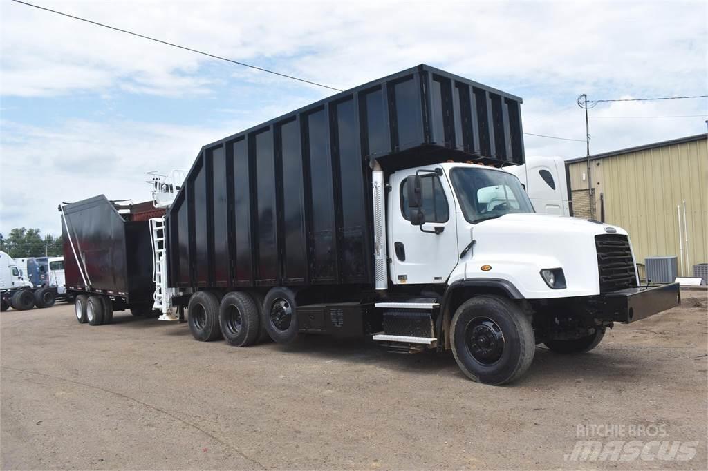 Freightliner 114SD Camion plateau ridelle avec grue