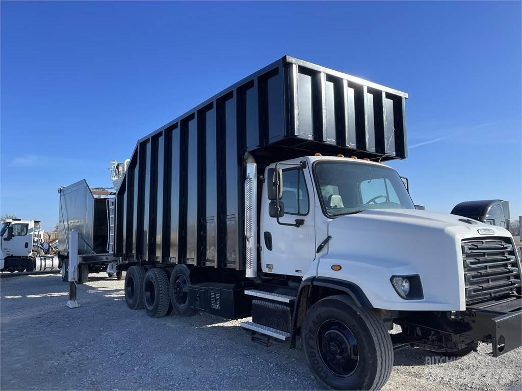 Freightliner 114SD Camion plateau ridelle avec grue