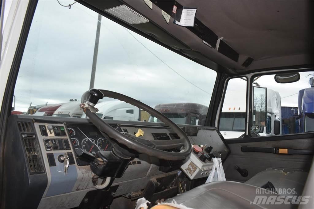 Freightliner FL70 Motrici cisterna