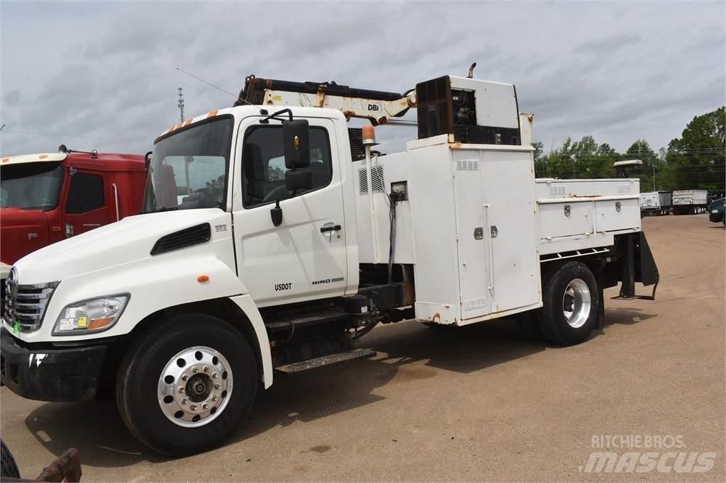 Hino 338 Camions et véhicules municipaux