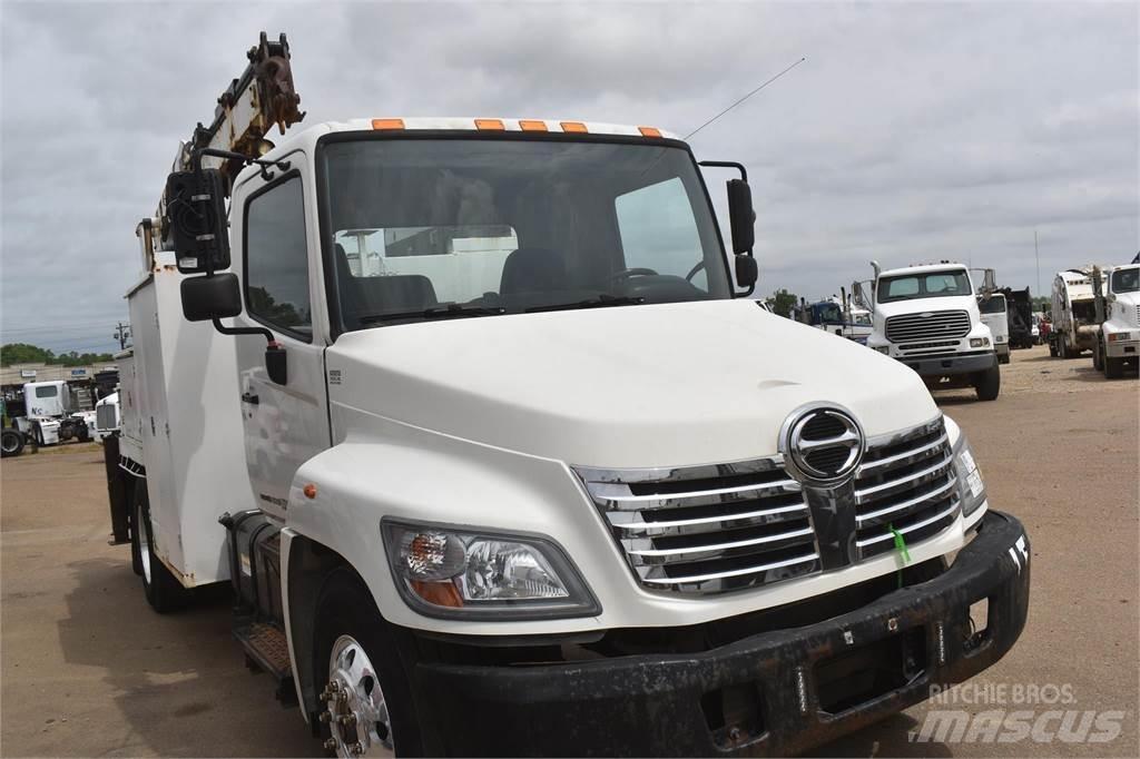 Hino 338 Camions et véhicules municipaux