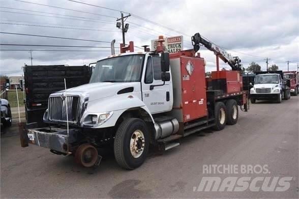 IMT 3820 Camion plateau ridelle avec grue