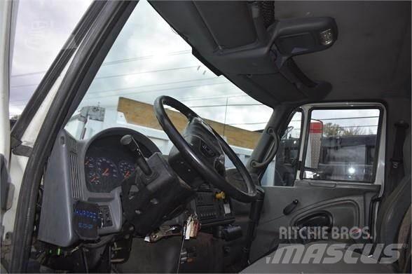 IMT 3820 Camion plateau ridelle avec grue