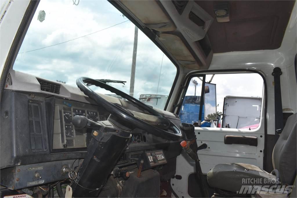International 4700 Camion benne