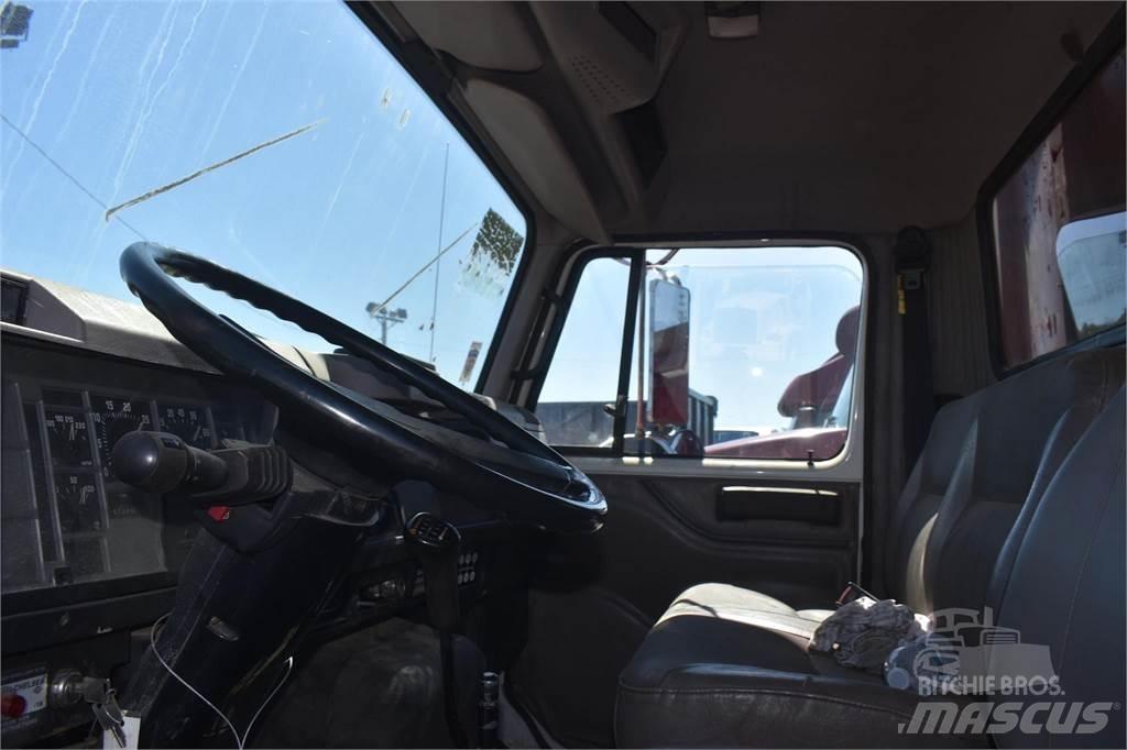 International 4700 Camion benne