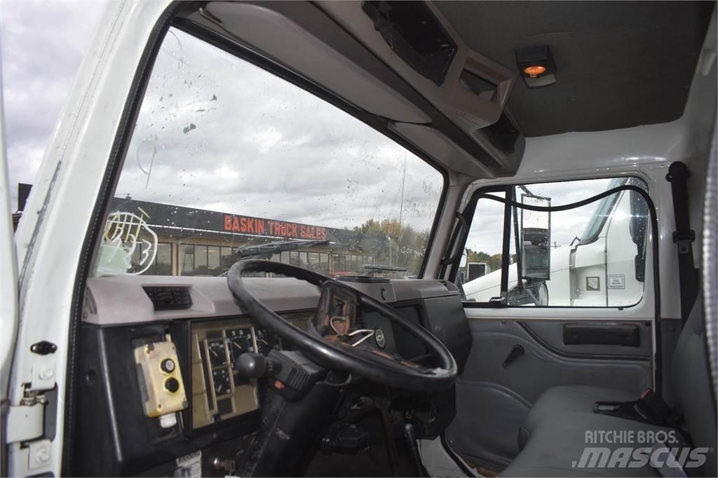 International 4700 Camion benne