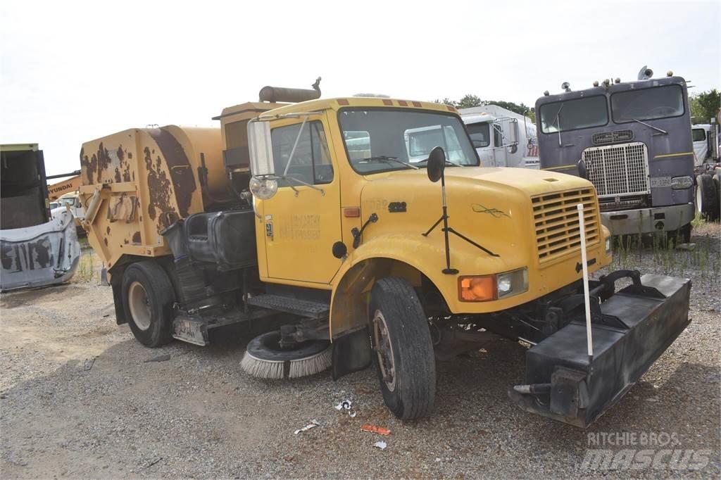 International 4700 Camion balayeur
