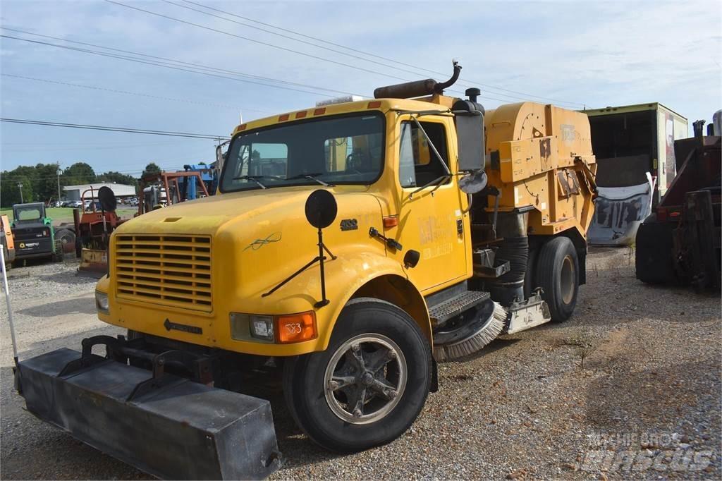 International 4700 Camion balayeur