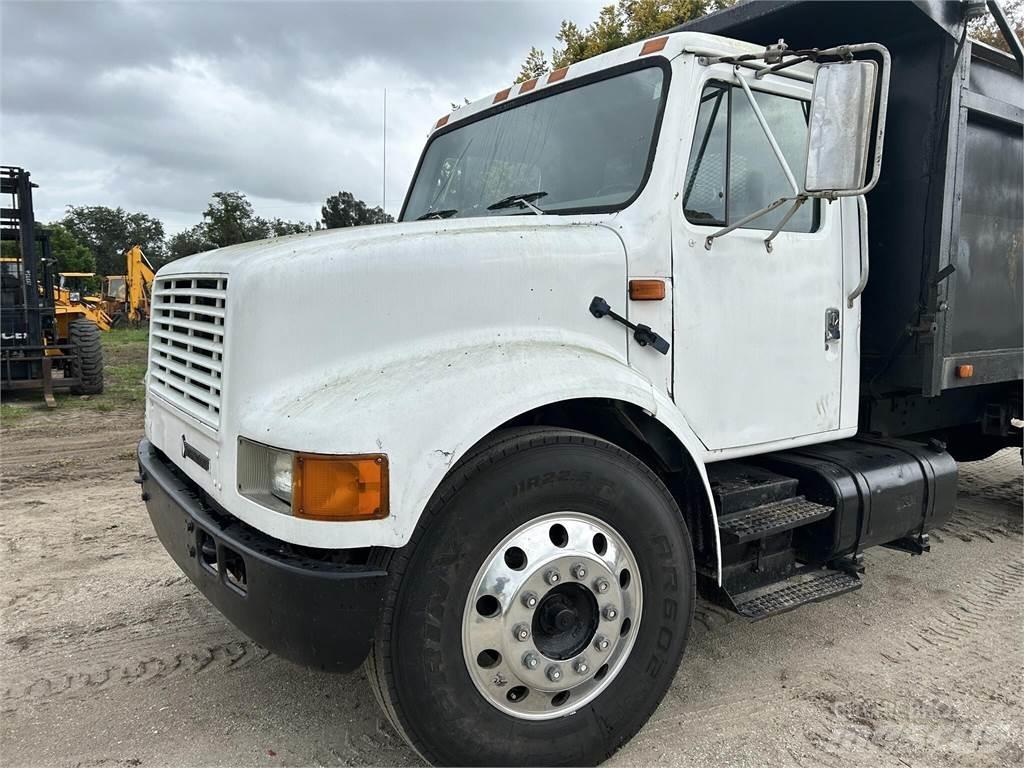 International 4700 Camion benne