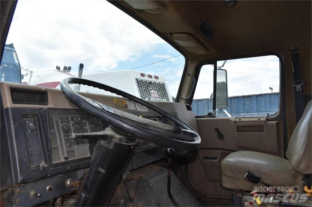 International 4900 Camion benne