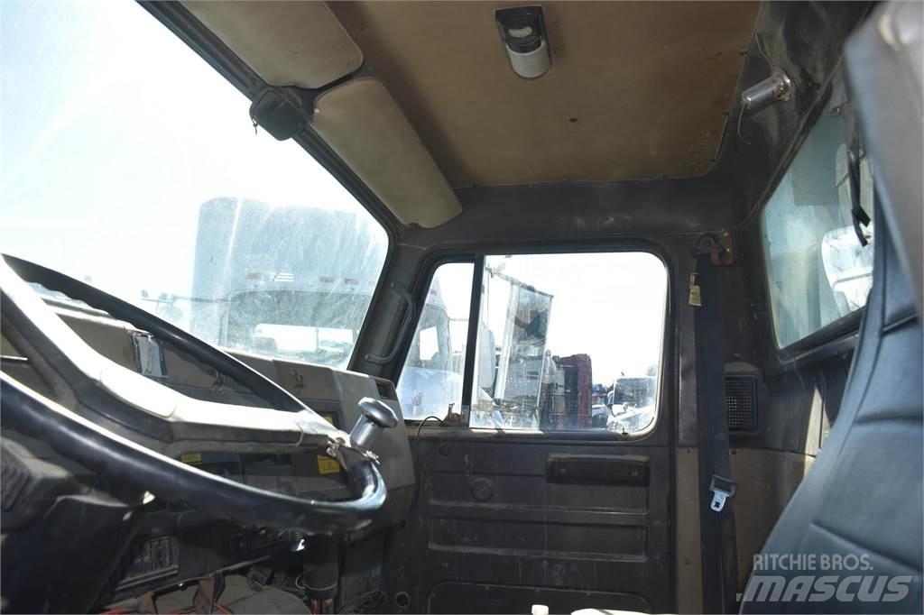 International 4900 Camion benne