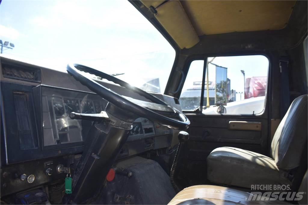 International 4900 Camion benne