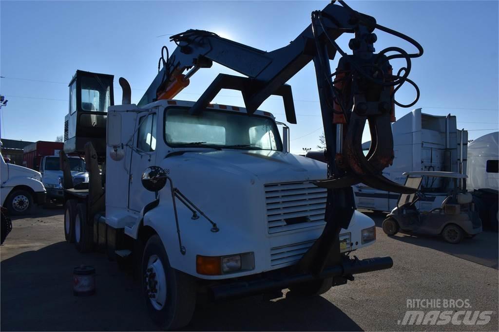 International 8200 Camion plateau ridelle avec grue