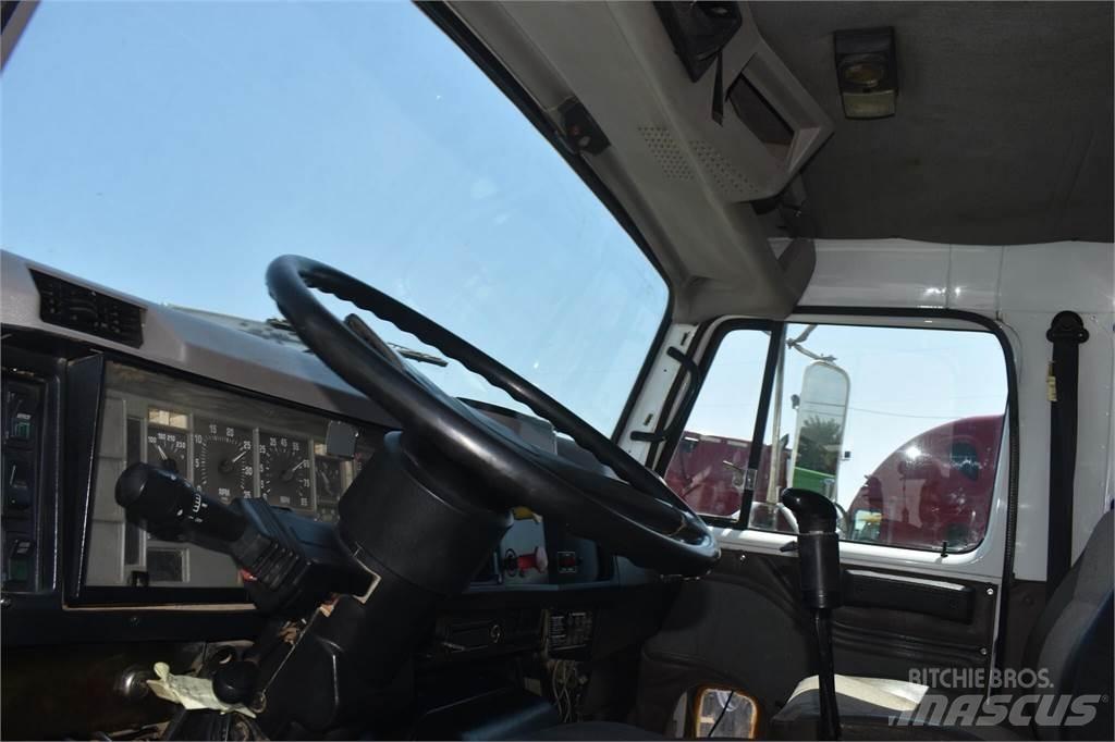 International 8200 Camion benne