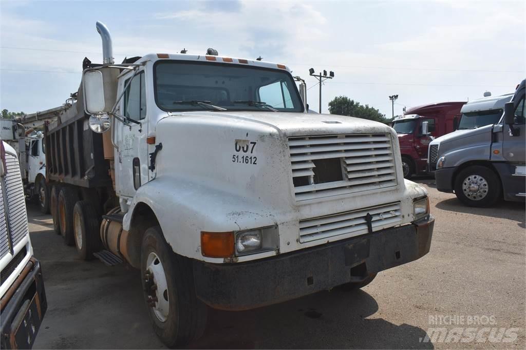International 8200 Camion benne