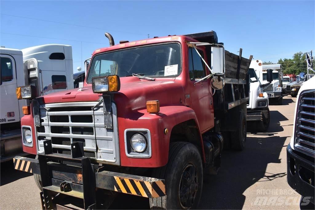 International S1900 Camion benne
