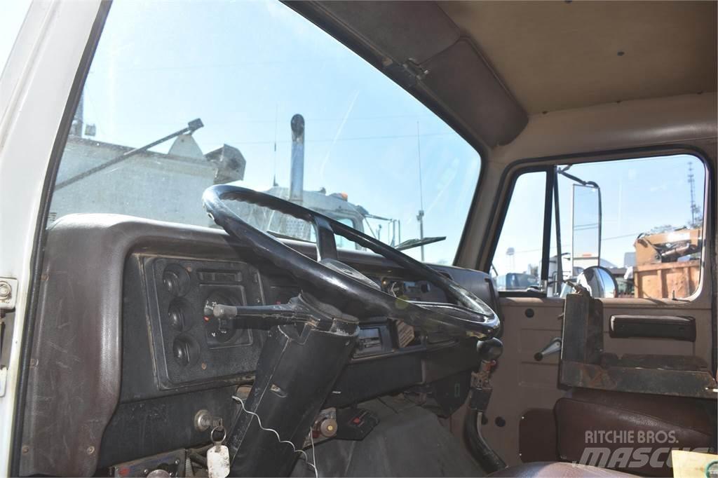 International S1900 Camion benne