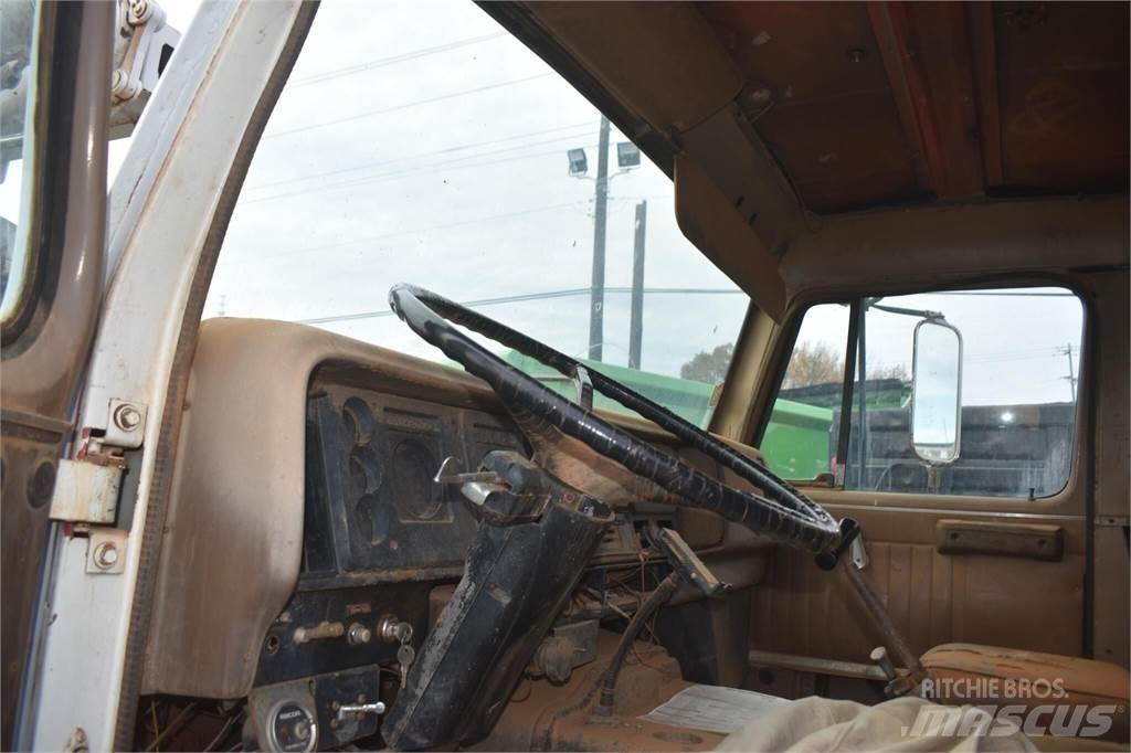 International S2300 Motrici cisterna