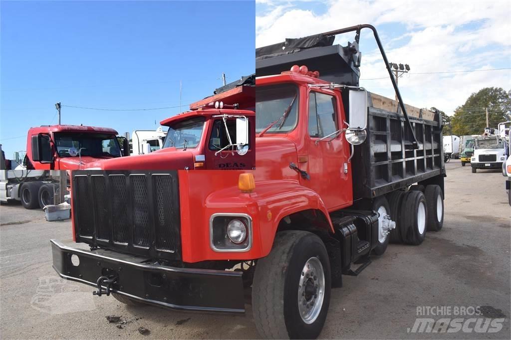 International S2600 Camion benne