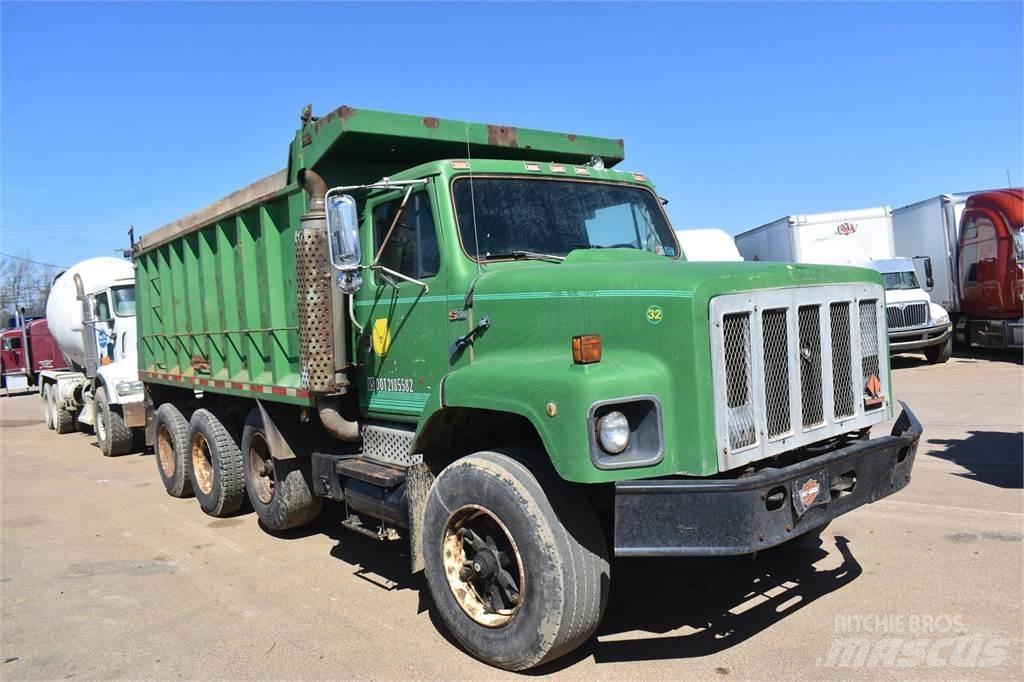 International S2600 Camion benne