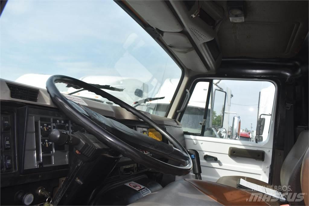 International S2600 Camion benne