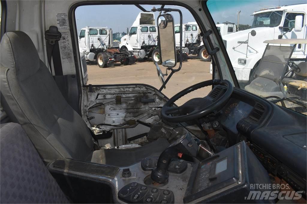 Isuzu NPR Camion balayeur
