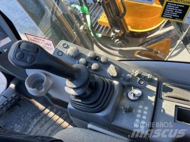 John Deere 210G LC Pelle sur chenilles