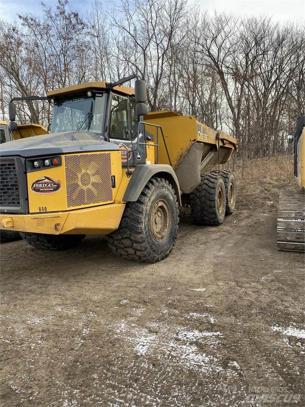 John Deere 410E Tombereau articulé