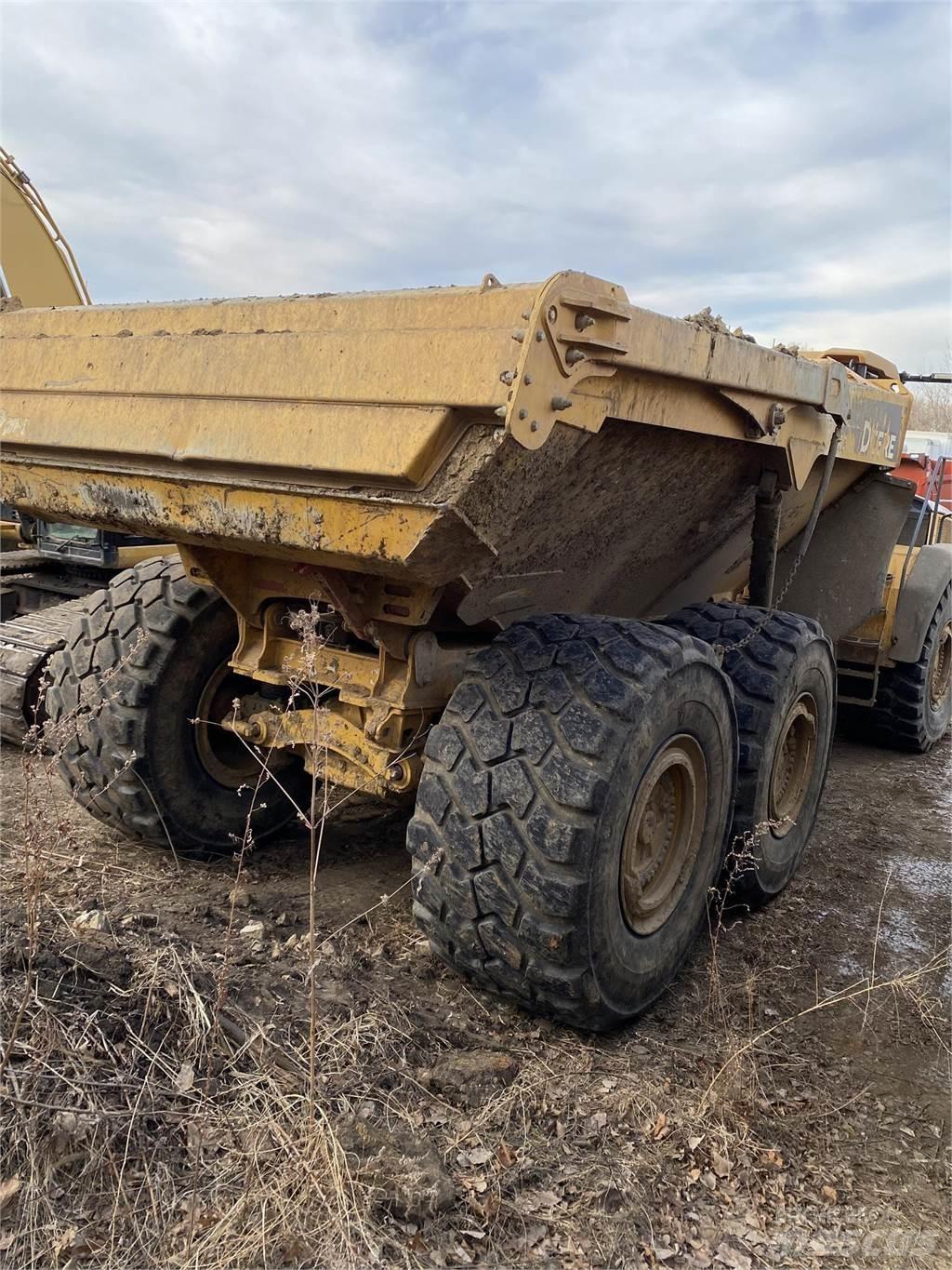 John Deere 410E Tombereau articulé